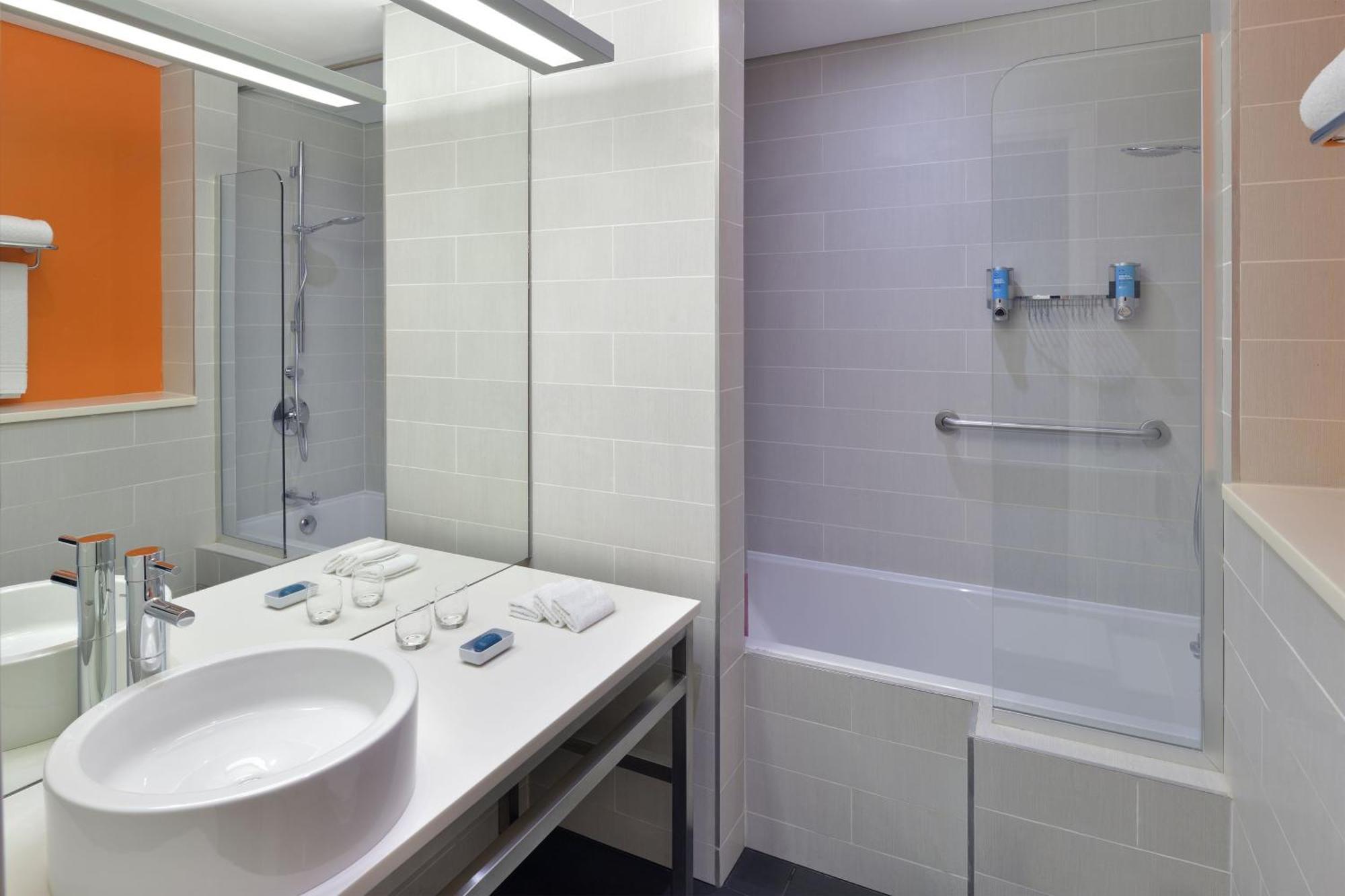 Aloft Dhahran Hotel Ал Хубар Екстериор снимка