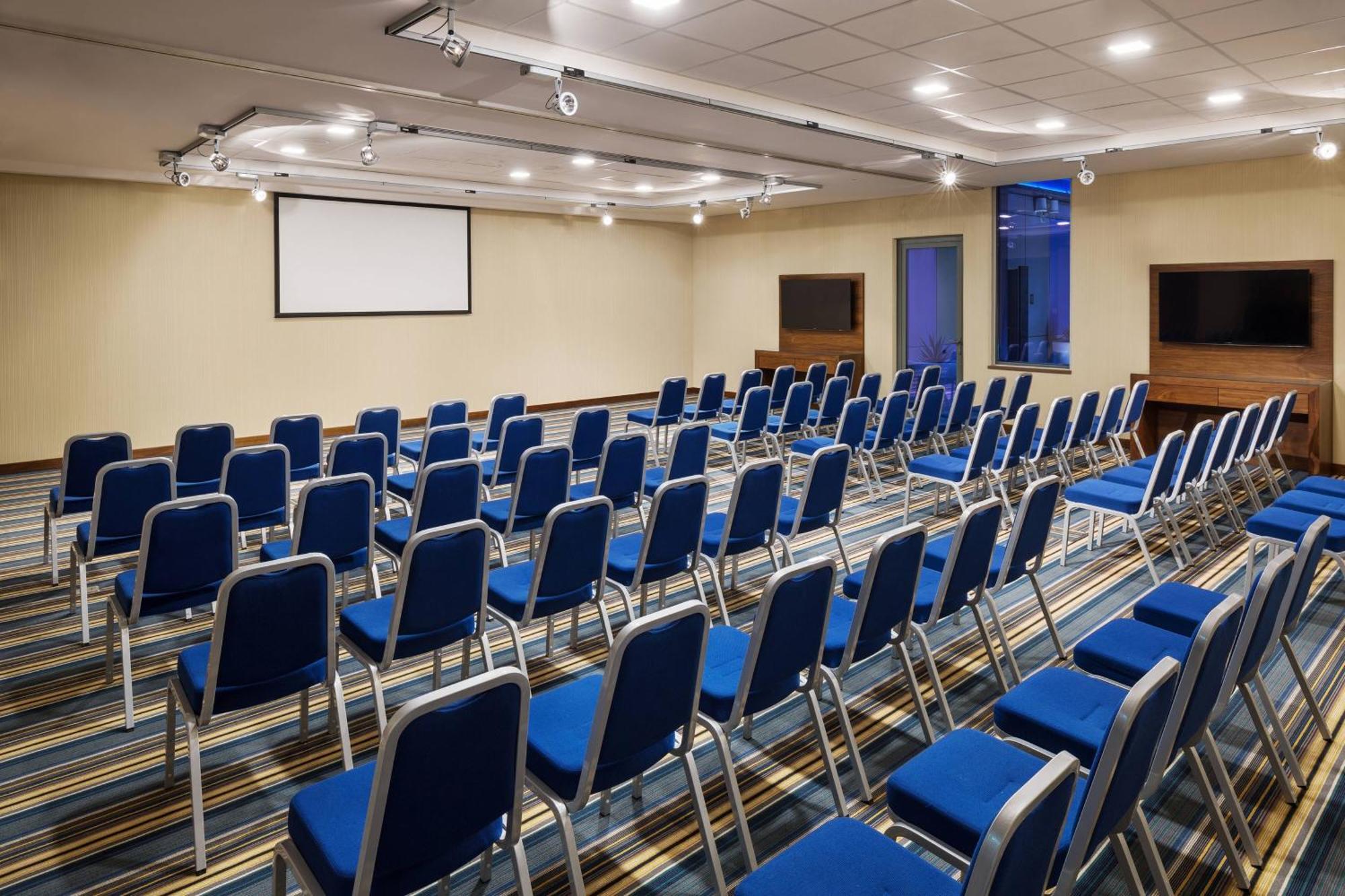 Aloft Dhahran Hotel Ал Хубар Екстериор снимка