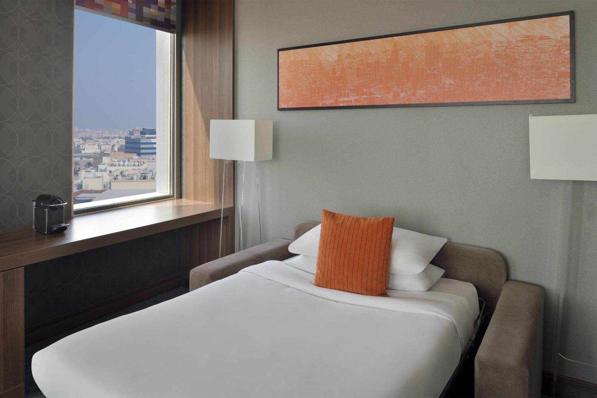 Aloft Dhahran Hotel Ал Хубар Екстериор снимка