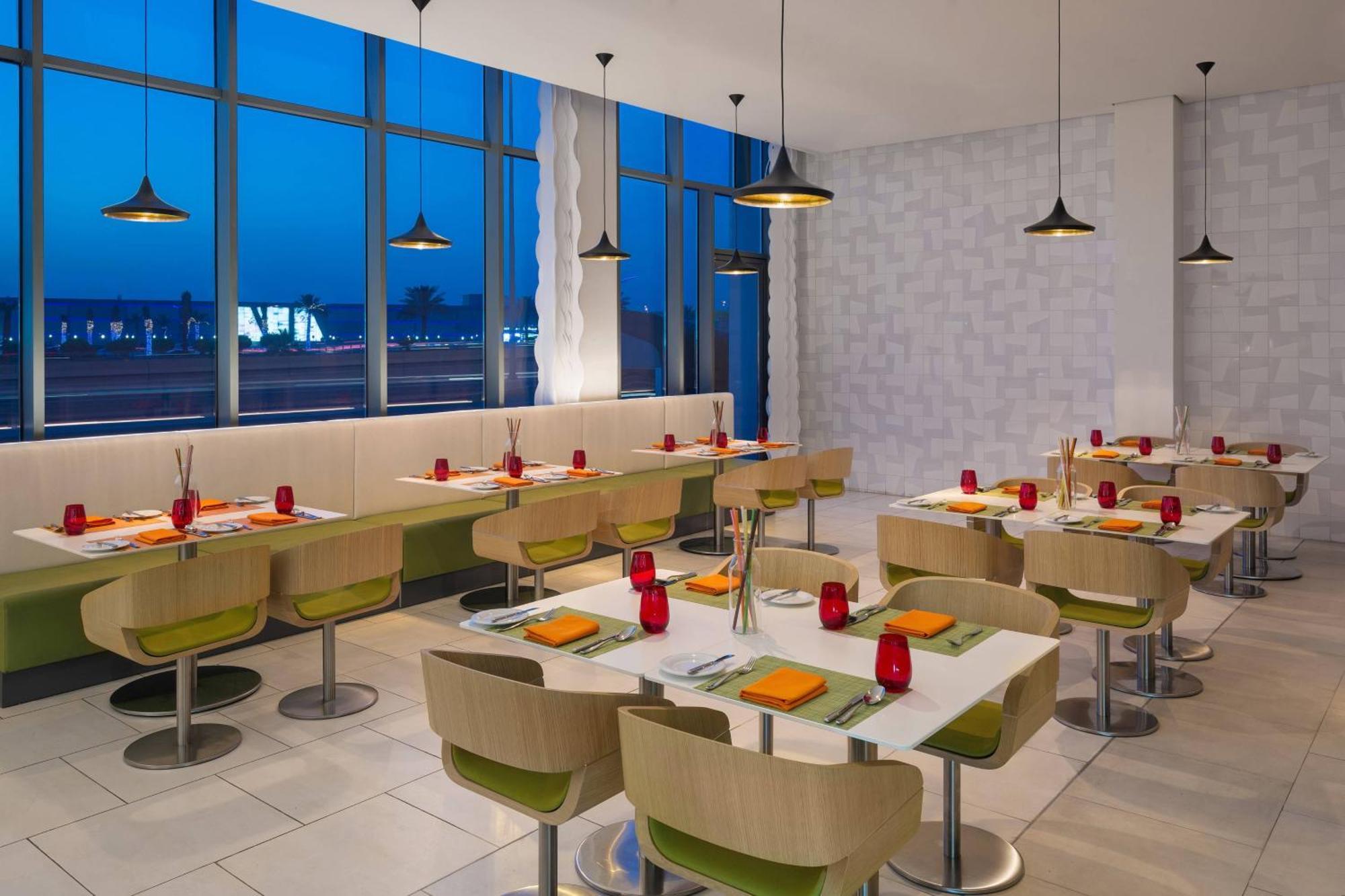 Aloft Dhahran Hotel Ал Хубар Екстериор снимка